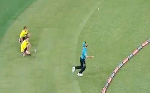 ক্যাচ ধরার নিয়মে আসছে পরিবর্তন 