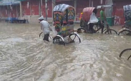 ৫৫ মিলিমিটার বৃষ্টিতে চট্টগ্রামে জলাবদ্ধতা, দুর্ভোগে জনসাধারণ 