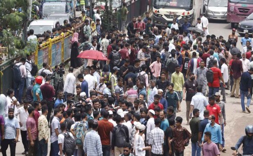 শর্তসাপেক্ষে বহিষ্কারাদেশ প্রত্যাহার করল ইউআইইউ, আন্দোলন চালিয়ে যাওয়ার ঘোষণা শিক্ষার্থীদের 