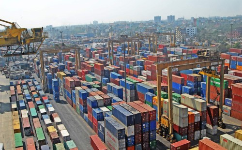 ৪৮ বছরের রেকর্ড ভেঙে কনটেইনার হ্যান্ডলিংয়ে শীর্ষে চট্টগ্রাম বন্দর 