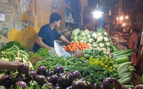 আবারও বেড়েছে সবজির দাম 