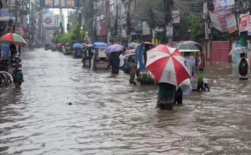 ফেনীতে বাঁধের ১৪ স্থানে ভাঙন, প্লাবিত হচ্ছে একের পর এক গ্রাম 