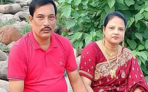 বিয়ের তিন দশক পর একসঙ্গে দাখিল পাস করলেন স্বামী-স্ত্রী 