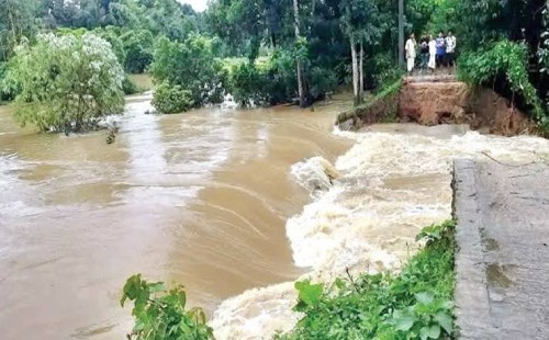 বাঁধ ভাঙনের ছোবলে ফের ডুবলো ফেনী, দুর্ভোগে লাখো মানুষ 