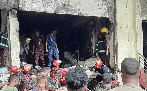 উত্তরায় বিমান বিধ্বস্ত: নিখোঁজদের তথ্য জানাতে আইএসপিআরের হেল্পলাইন নম্বর প্রকাশ 