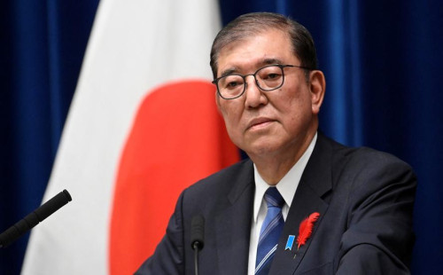 পদত্যাগ করছেন ইশিবা 