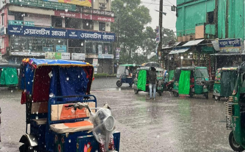 টানা বৃষ্টিতে আবারও ডুবেছে নোয়াখালী শহর 
