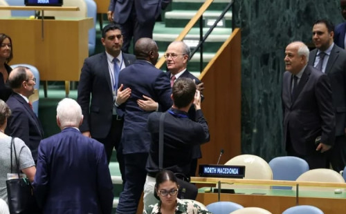 হামাসকে শাসন ছাড়ার আহ্বান 