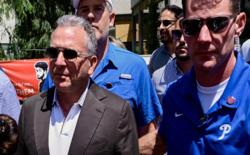 জিম্মিদের পরিবারের সঙ্গে উইটকফ 