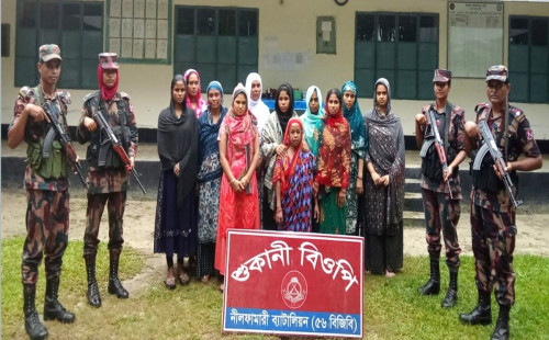 অবৈধভাবে ভারতে যাওয়ার চেষ্টা, ১১ নারী আটক 