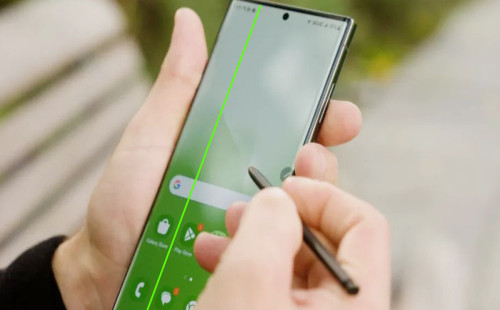 যে কারণে ফোনের স্ক্রিনে গ্রিন লাইন দেখা দেয় 