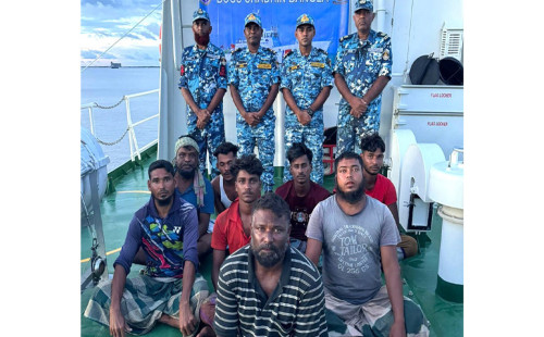 তিন দিন সমুদ্রে ভাসছিলেন, ১৬১১১-এ ফোন করে উদ্ধার ৮ জেলে 