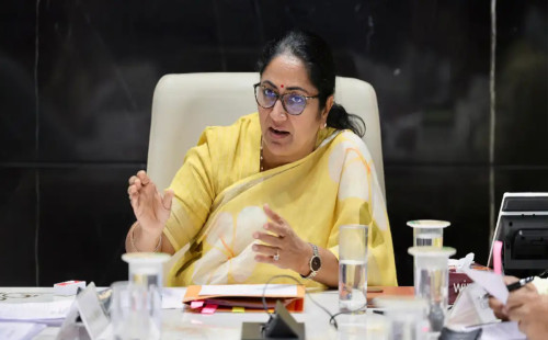 জনসমক্ষে দিল্লির মুখ্যমন্ত্রী রেখা গুপ্তাকে চড়! 