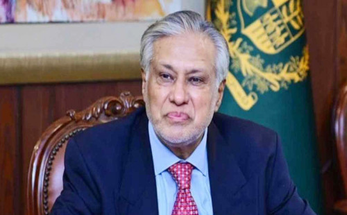 তিন দিনের সফরে ঢাকায় পাকিস্তানের উপ-প্রধানমন্ত্রী 