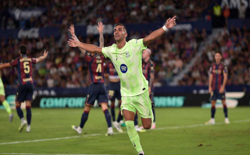 দুই গোলে পিছিয়ে থেকেও শেষের নাটকীয় প্রত্যাবর্তনে জিতল বার্সা 