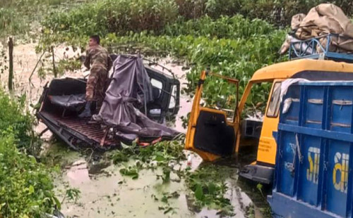 সেনাবাহিনীর টহল গাড়িতে ট্রাকের ধাক্কা, ৮ সেনাসদস্য আহত 