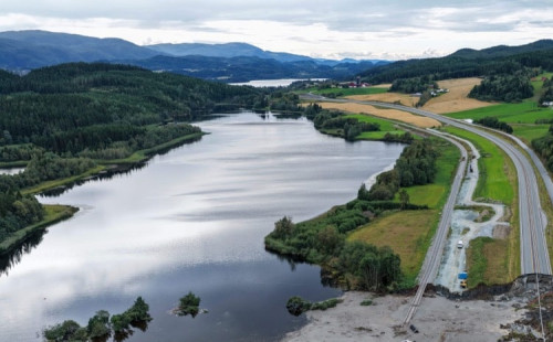 নরওয়েতে সড়ক ও রেলপথ ধসে নিহত ১ 