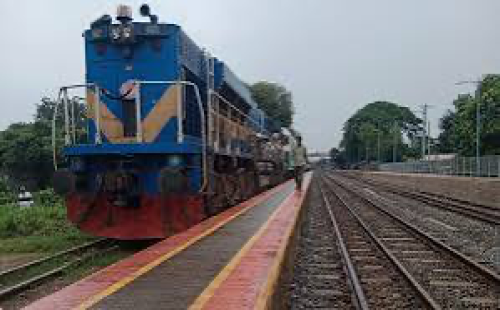 ৬ ঘণ্টা পর রেলপথ অবরোধ প্রত্যাহার, স্বাভাবিক ট্রেন চলাচল 