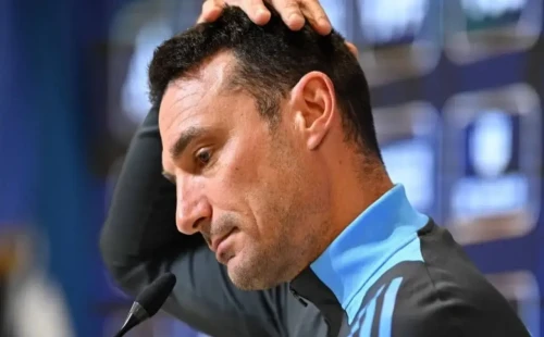 সংবাদ সম্মেলনে কাঁদলেন স্কালোনি 