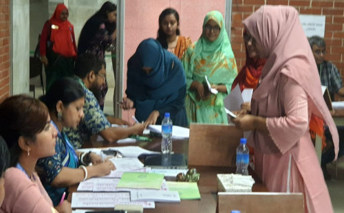 বন্ধ রয়েছে ফজিলাতুন্নেছা হলের ভোটগ্রহণ 
