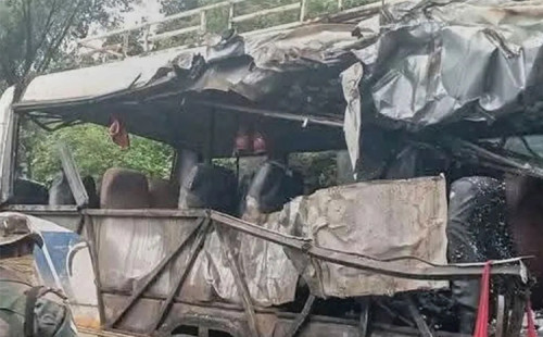 নাইজেরিয়ায় বাস দুর্ঘটনায় নিহত ১৯ 