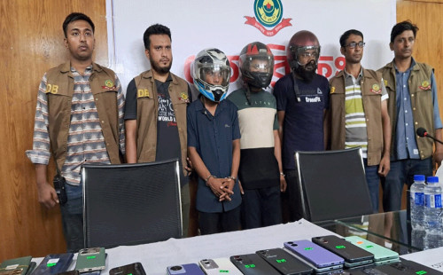 মোবাইলের খোঁজে অভিযান, উদ্ধার ১৪৮ চোরাই সামগ্রী 