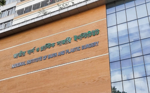 এসি বিস্ফোরণে একই পরিবারের ৪ জন দগ্ধ 