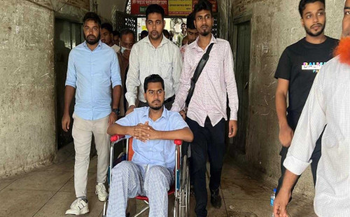 চিকিৎসার জন্য সিঙ্গাপুর গেলেন নুরুল হক নুর 