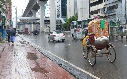 টানা বৃষ্টিতে কমেছে ঢাকায় বায়ু দূষণ 