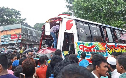 ফেনীতে বাস উল্টে তিনজন নিহত, আহত ৮ 