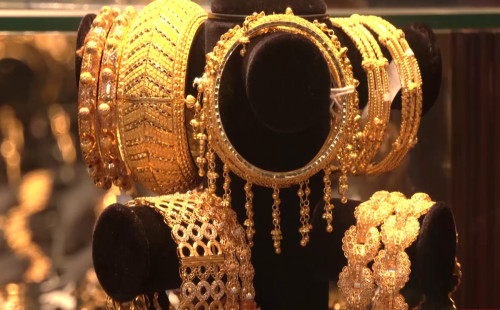 সব রেকর্ড ভেঙে দেশের বাজারে সর্বোচ্চ দামে স্বর্ণ 