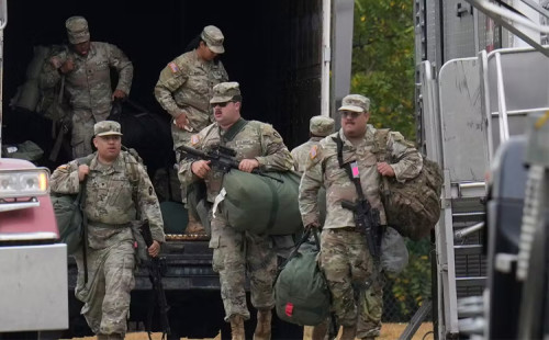 ইলিনয় পৌঁছেছে ২০০ সেনা 