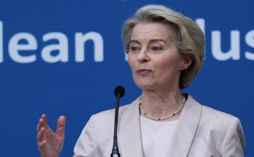 আস্থা ভোটের মুখে উরসুলা 