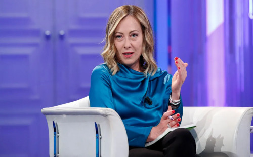 মেলোনিকে  ‘সুন্দরী’ বললেন ট্রাম্প 