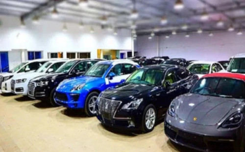 চাঁদা দাবি ও ককটেল হামলা: আগামী মাস থেকে রাজস্ব বন্ধ রাখার ঘোষণা গাড়ি ব্যবসায়ীদের 