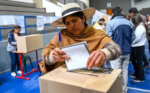 ডানপন্থীদের দিকে তাকিয়ে বলিভিয়া 