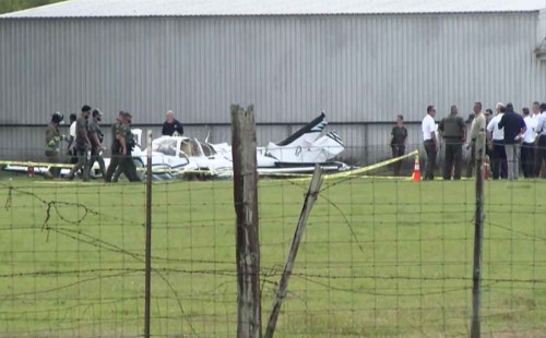 আচমকা ফুটবল মাঠে আছড়ে পড়লো বিমান 