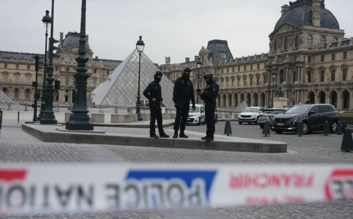 ল্যুভরে নিরাপত্তা জোরদারের নির্দেশ 