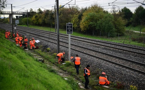 তারে আগুন, ফ্রান্সে ট্রেন চলাচল ব্যাহত 