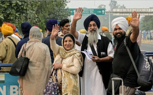 পাকিস্তানে গেলেন ভারতীয় শিখরা 