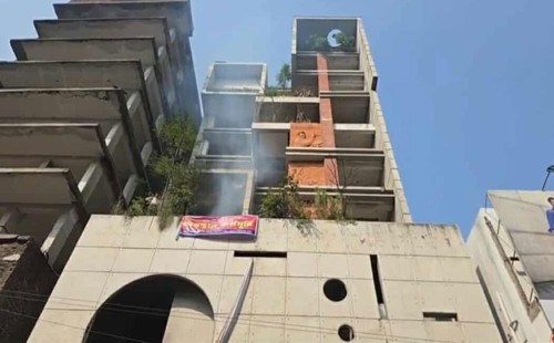 গুলিস্তানে আওয়ামী লীগের কেন্দ্রীয় কার্যালয়ে আসবাবপত্রে আগুন 