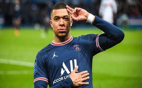 এমবাপ্পের জোড়া গোলে বিশ্বকাপের টিকিট পেল ফ্রান্স 