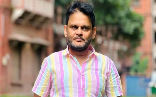 পুরুষ শিক্ষার্থীদের যৌন হয়রানির অভিযোগে ঢাবি শিক্ষক আটক 