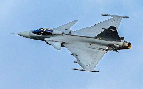 সুইডিশ যুদ্ধবিমান কিনবে কলম্বিয়া 