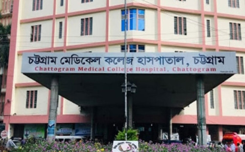 সীতাকুণ্ডে বাস-ট্রাকের মুখোমুখি সংঘর্ষে নিহত ৪ জন 