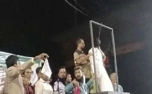 ফাঁসিতে ঝুলল হাসিনা তবে সেটি শাহবাগে 