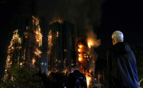 হংকং অগ্নিকাণ্ডে নিহত বেড়ে ১৩ 