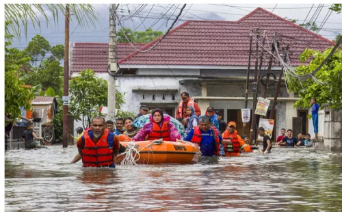ইন্দোনেশিয়ার বন্যা ও ভূমিধসে মৃত বেড়ে ১৯ 