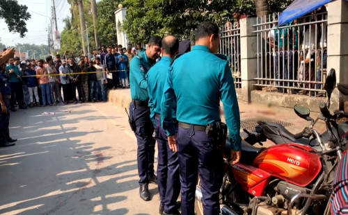 খুলনায় আদালতের সামনে দুই যুবক গুলিবিদ্ধ 
