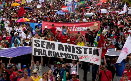 ব্রাজিলে হাজারো মানুষের বিক্ষোভ 